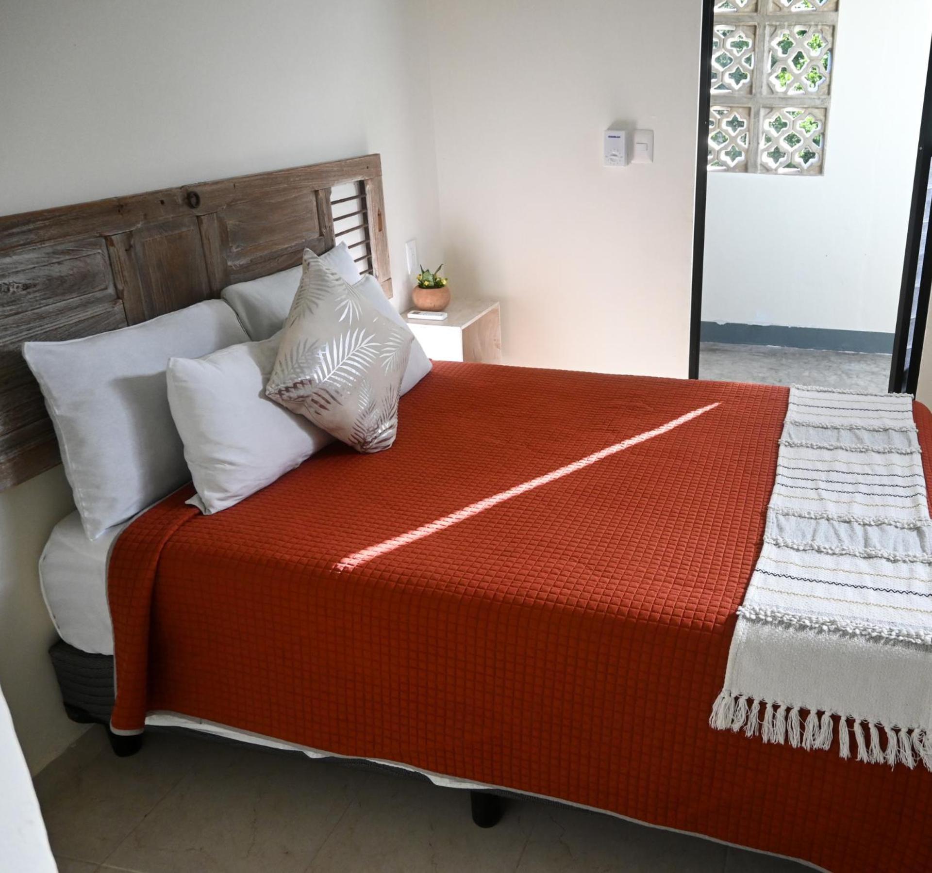 Valladolid 48 Hotel & Hostal ภายนอก รูปภาพ